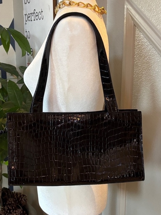 Must Go‼️ GUESS Black Croc-Embossed Patent Shoulder Tote